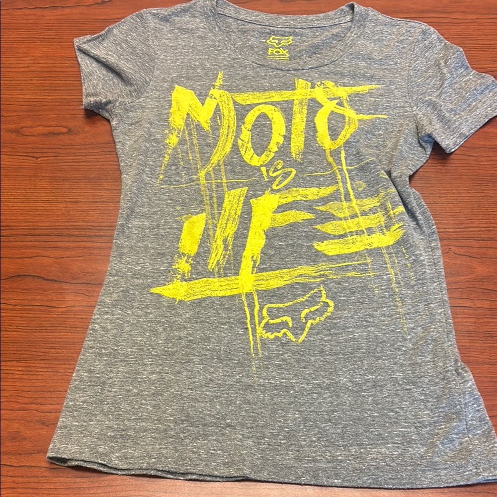 Fox Gray and Yellow Graphic T-Shirt